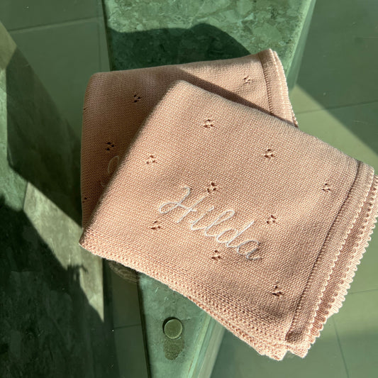 Colcha tejida de algodon rosa bebe personalizada