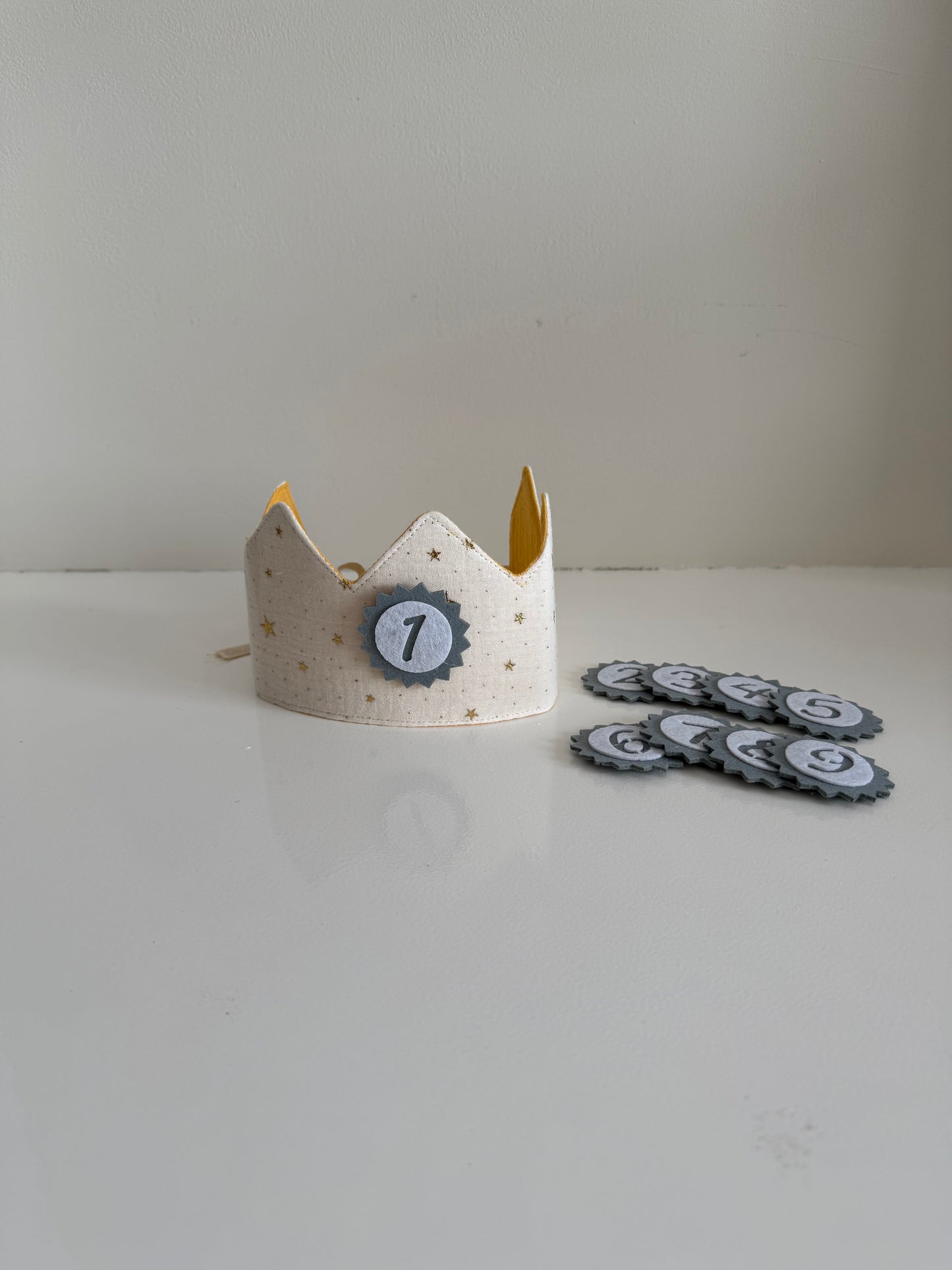 Corona de Meses y Años - Beige