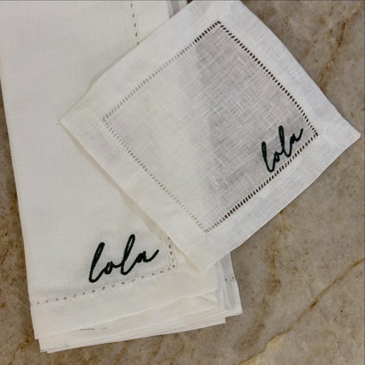 Set de Servilletas Bordadas Blancas | Coctelera + Servilleta  de Mesa Clásica