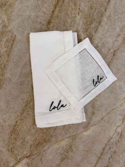 Set de Servilletas Bordadas Blancas | Coctelera + Servilleta  de Mesa Clásica